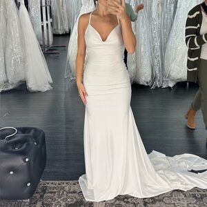 Elegant White Sleeveless Gown